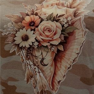 🌵 wBoho Western Conch Floral Tee – Size Large 🌵
✨ One of a Kind Boutique Style ✨